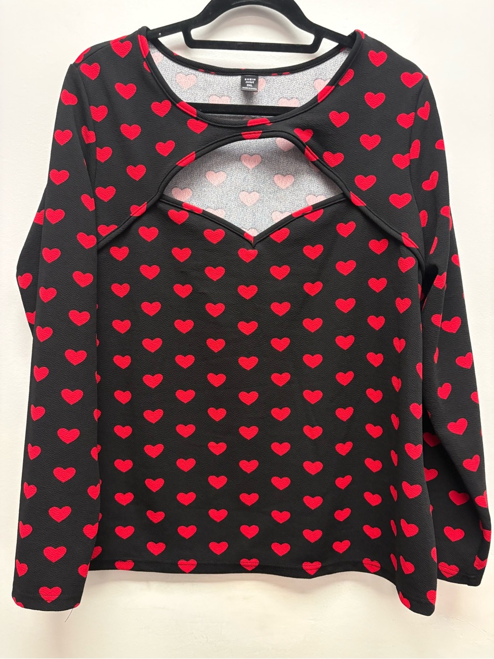 4 for $25 SHEIN Curve Black & Red Heart Cutout Top – 3XL